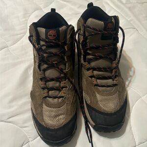 New Men’s Timberland hiking boots size 10.5